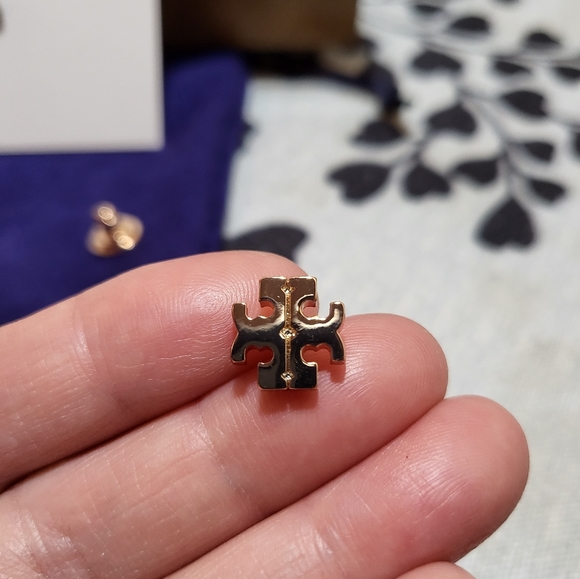 * Sold * Tory Burch Miller Stud Earrings in Rose Gold - Brand New with dust bag! - Picture 5 of 6